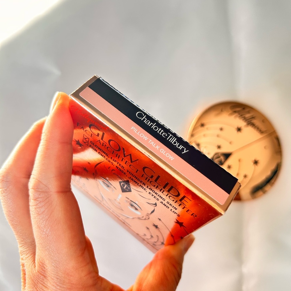 Charlotte Tilbury Glow Glide Highlighter - Picture 10 of 16